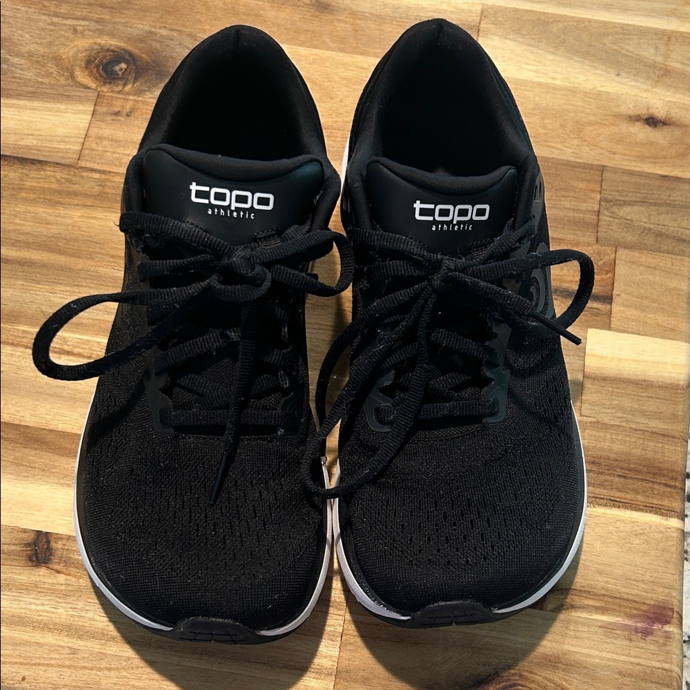 Topo Athletic Phantom 3  5mm drop Black Running Sneakers